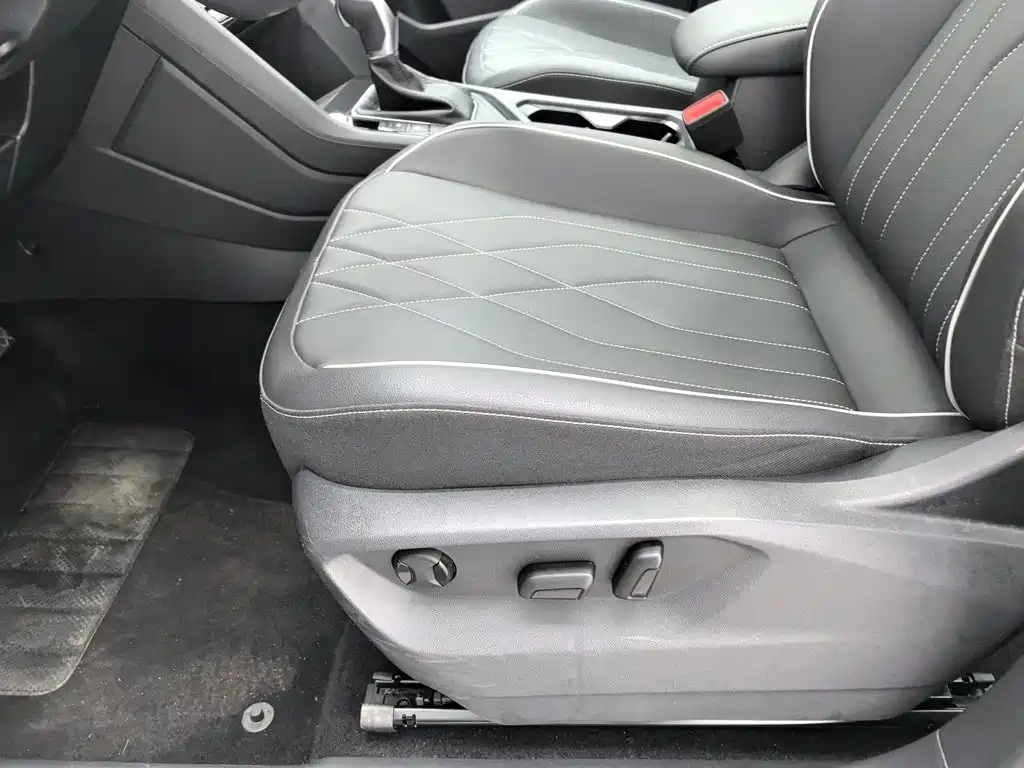Фото 20 - Volkswagen Tiguan L