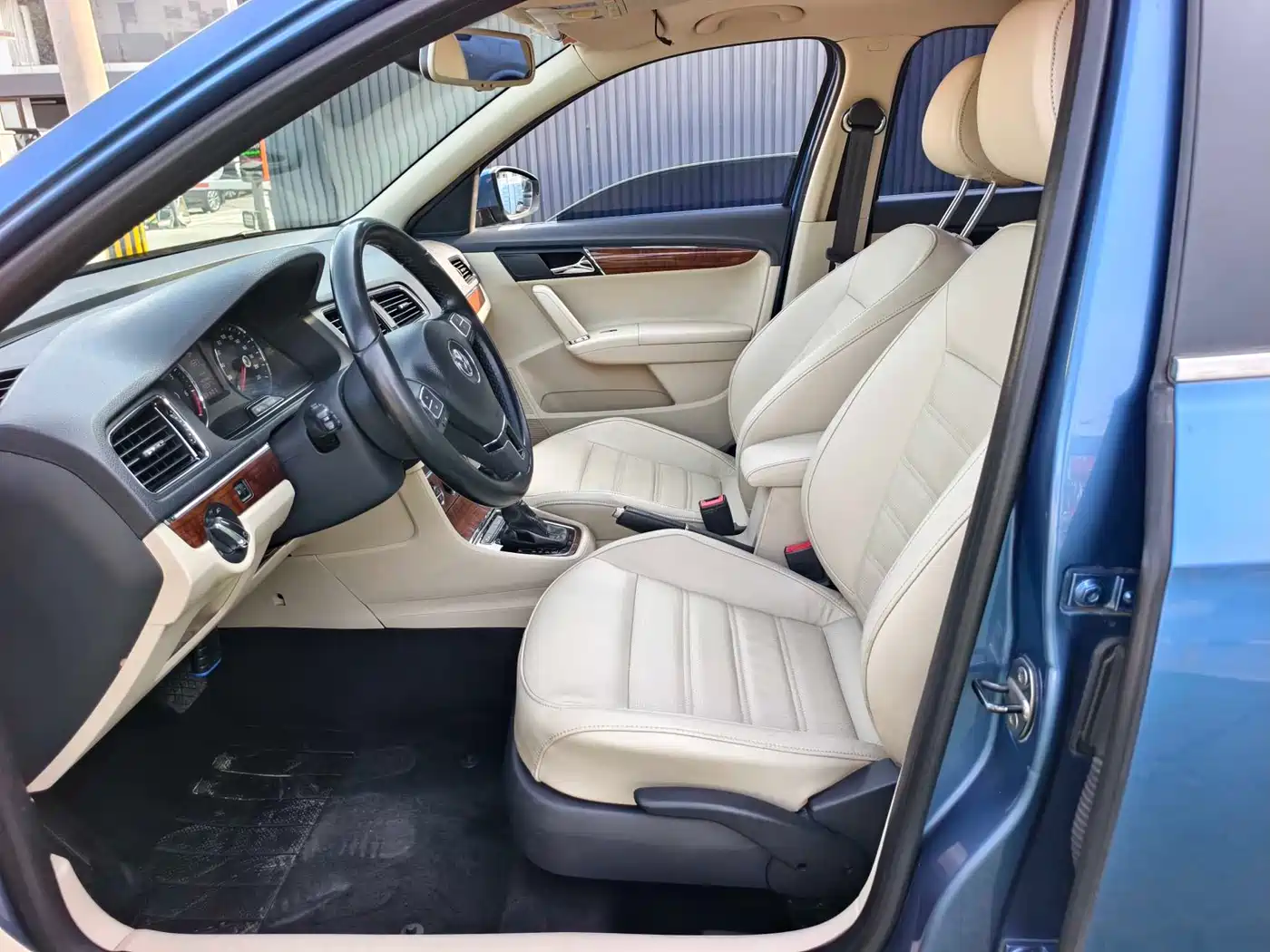 Volkswagen Lavida 2013 1.6L Automatic Luxury Edition фото 7