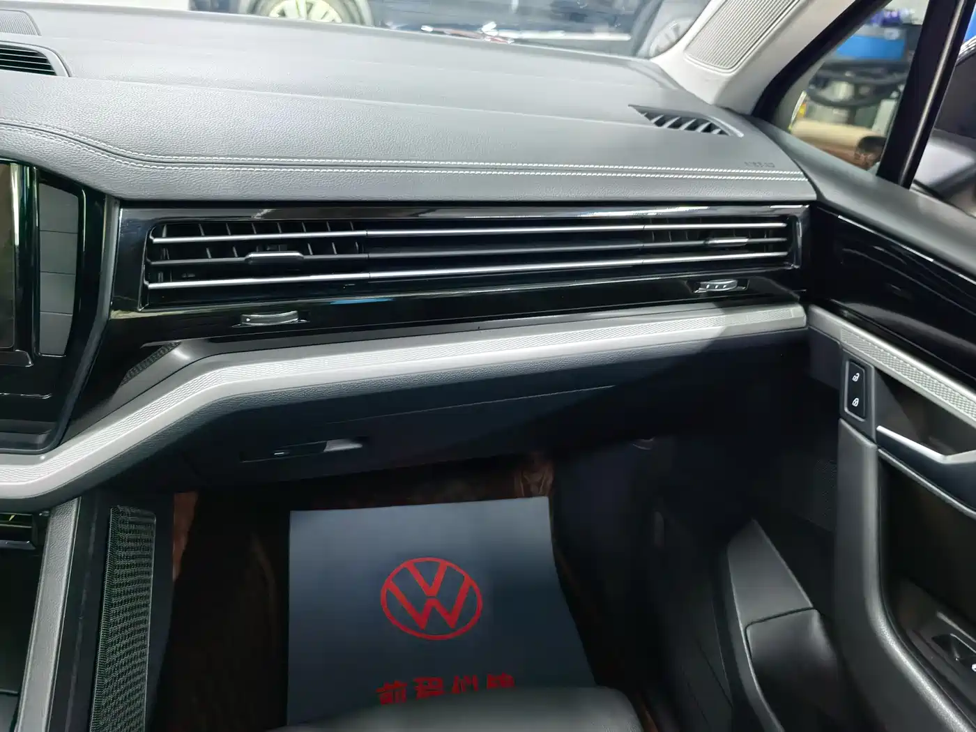 Volkswagen Touareg 2021 2.0TSI Pilot Special Edition фото 25