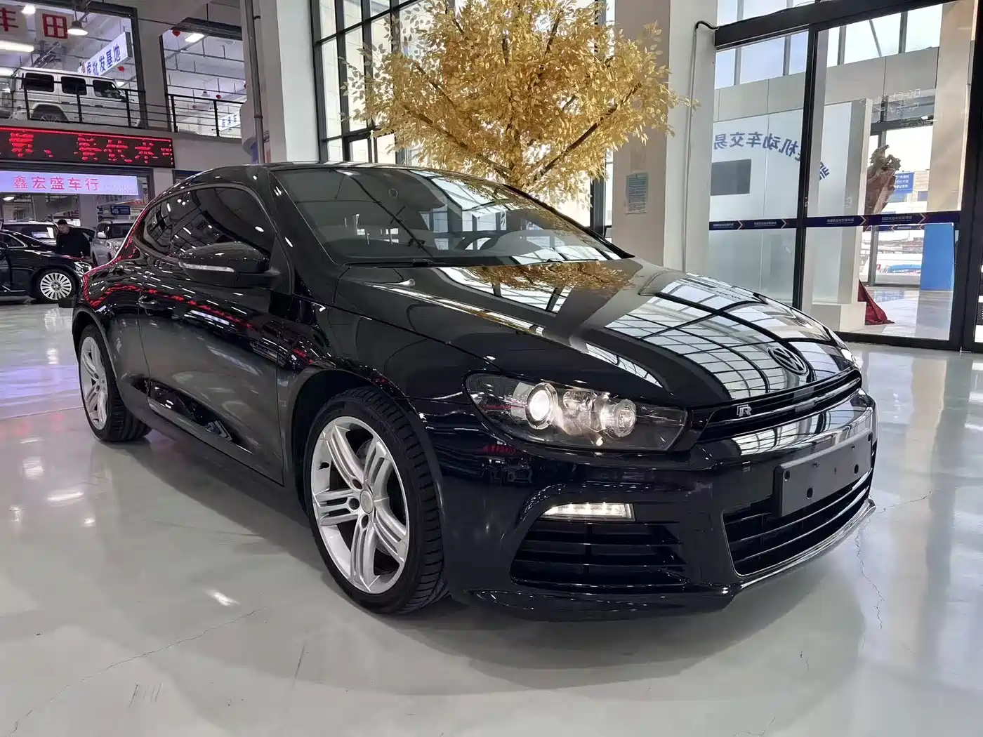Volkswagen Scirocco 2011 Model R 2.0TSI фото 3