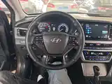 Photo 11 - Hyundai Sonata
