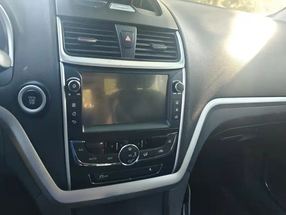 Фото 13 - Geely Emgrand