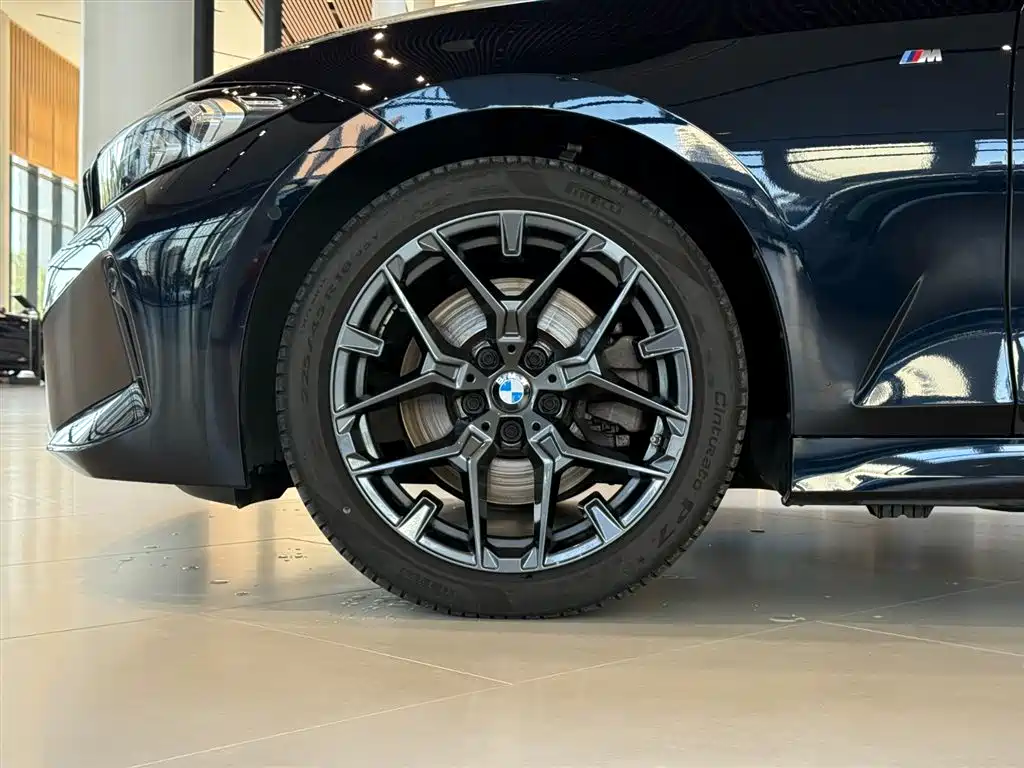 BMW 3 Series 2024 330Li M Sport Shadowline Package фото 8