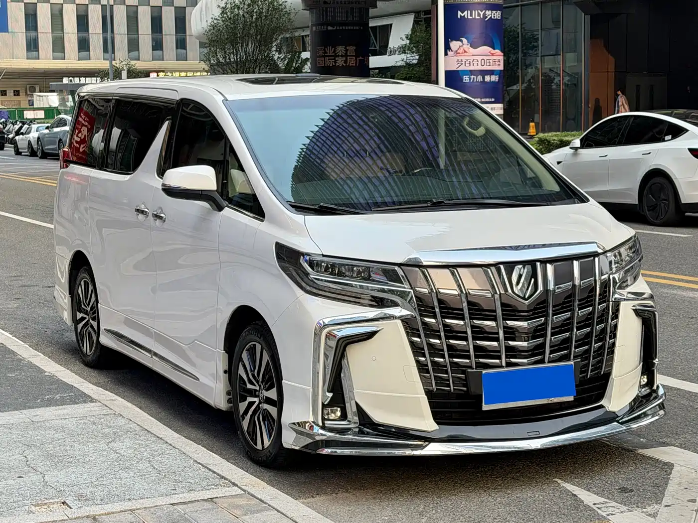 Toyota Alphard 2018 Facelift 3.5L Luxury Edition фото 3