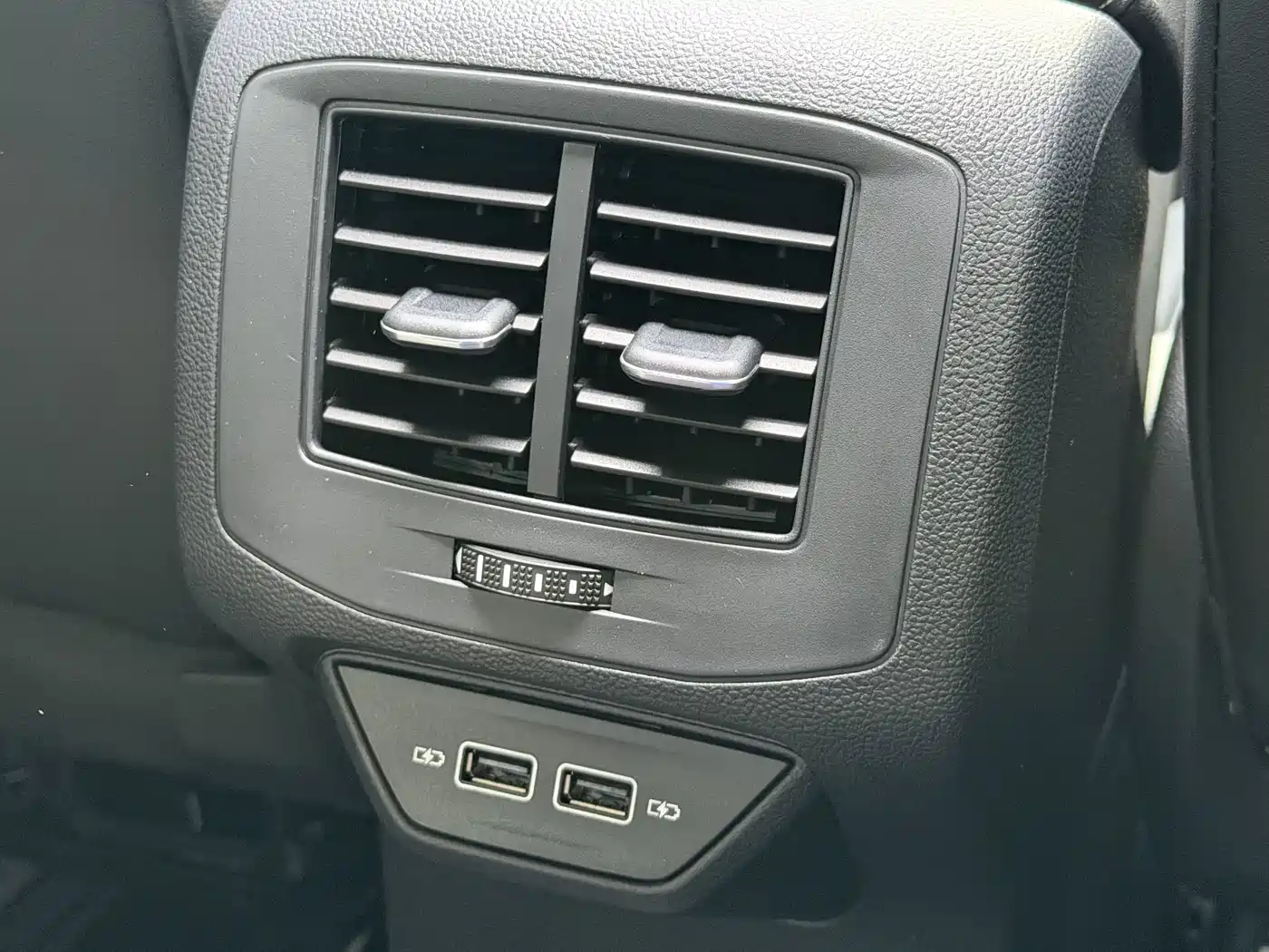 Volkswagen T-ROC 2024 300TSI DSG 2WD Morning Light Edition фото 13