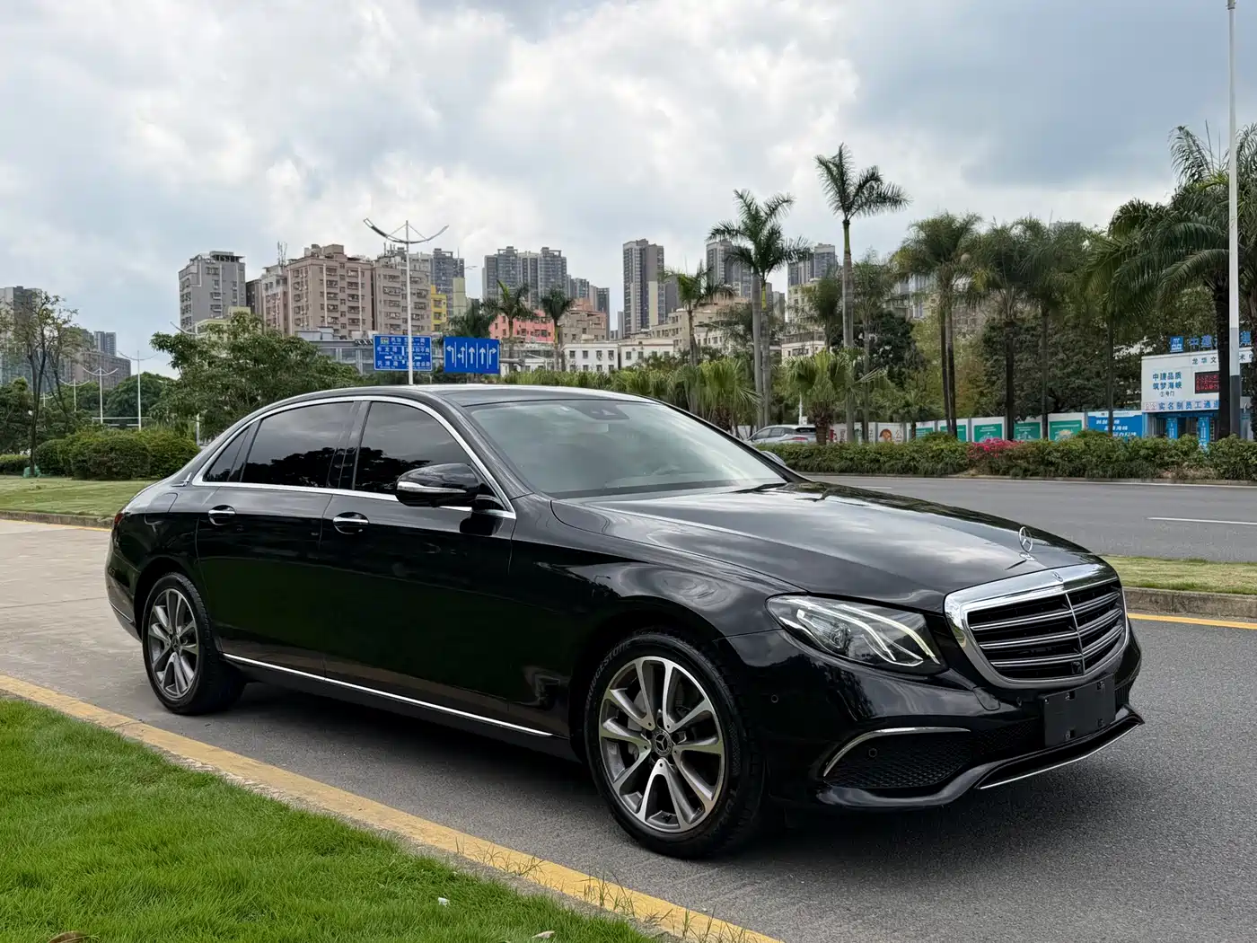 Mercedes-Benz E-Class 2017 E 300 L Luxury фото 3
