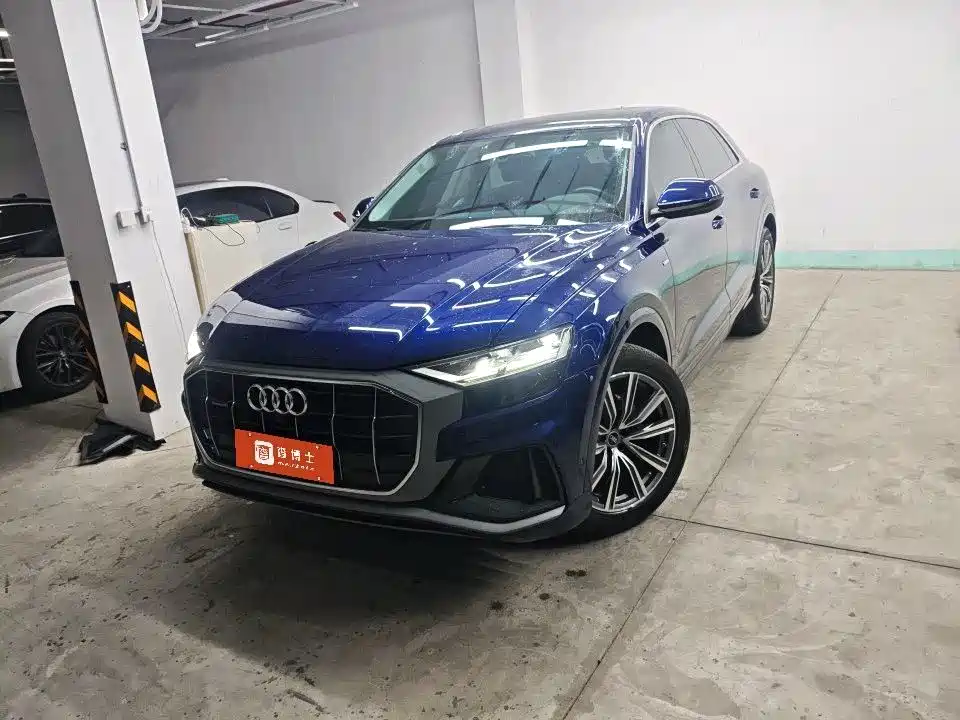 Photo 1 - Audi Q8