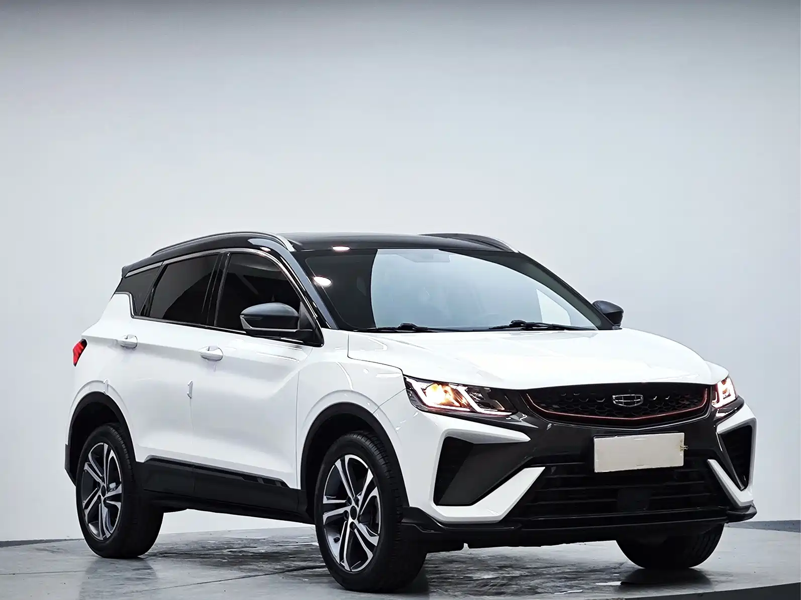 Фото 4 - Geely Coolray