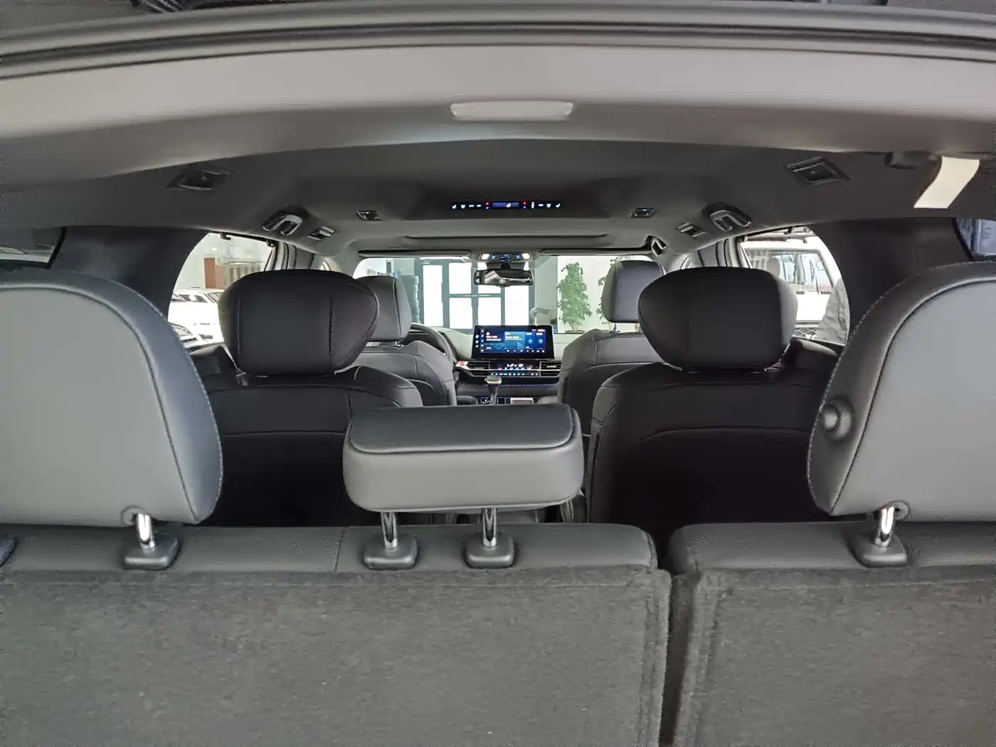 Toyota Sienna 2023 2.5L Hybrid Premium Edition фото 17