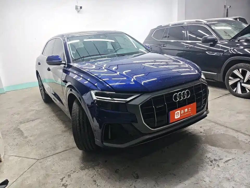 Photo 2 - Audi Q8