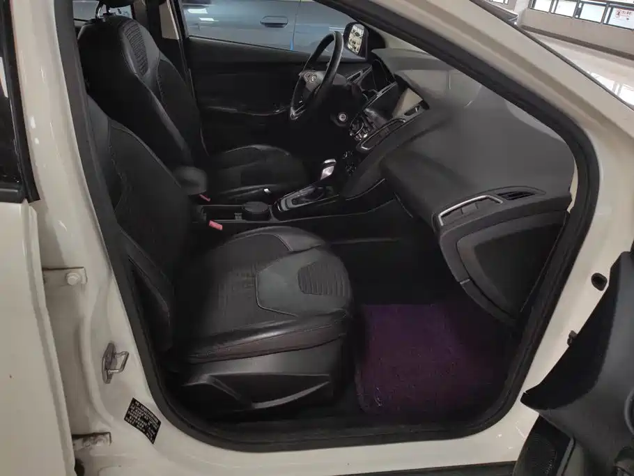 Фото 8 - Ford Focus