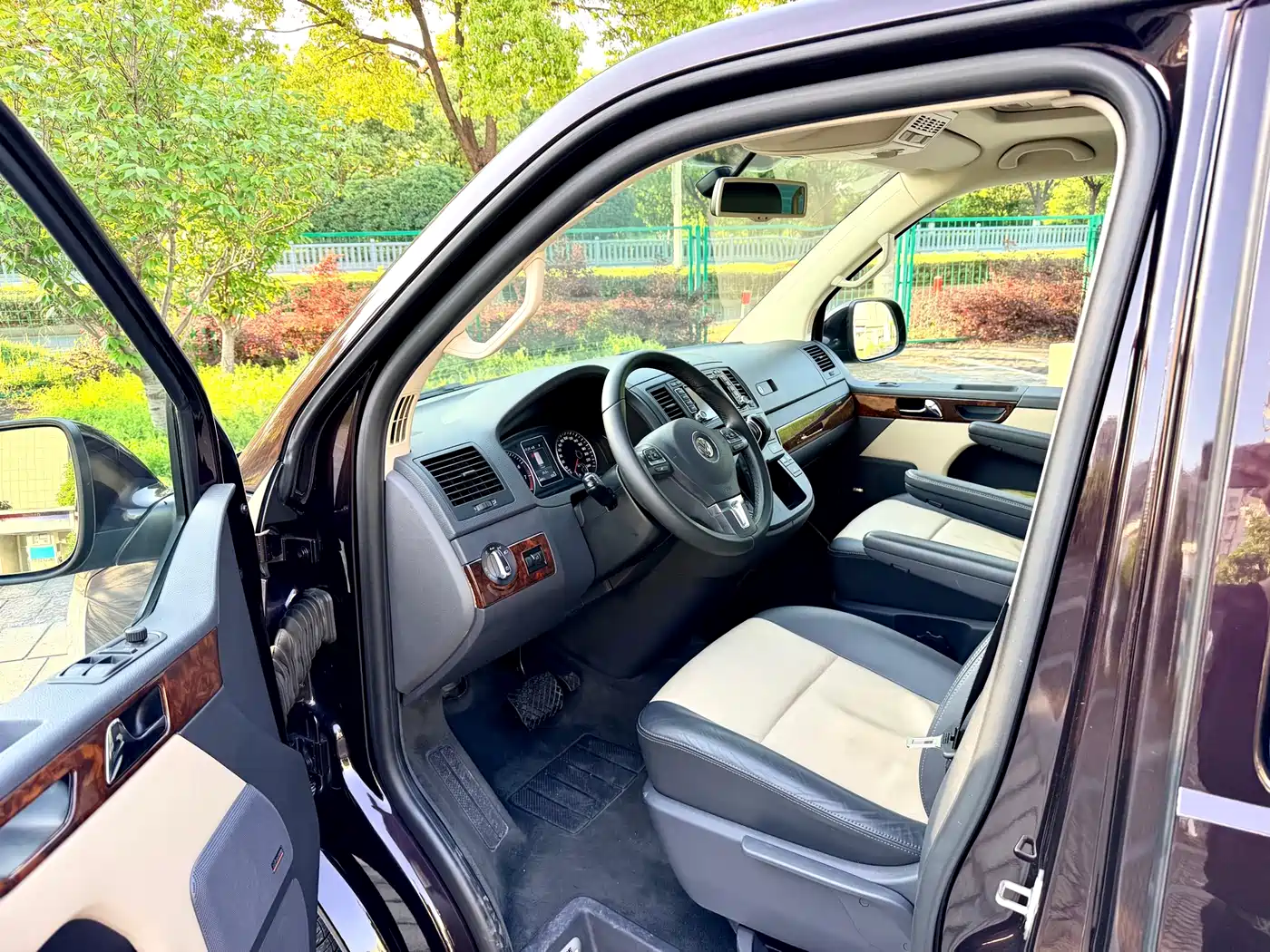 Volkswagen Multivan 2012 2.0TSI 4WD Premium фото 6
