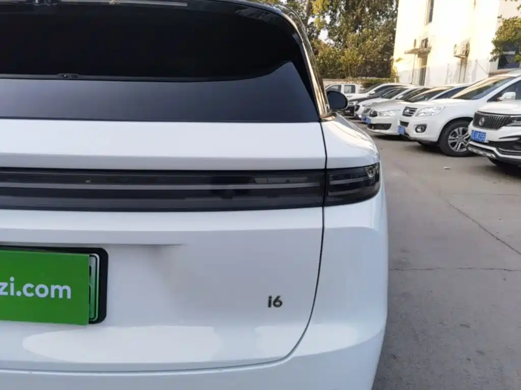 Фото 8 - Li Auto i6