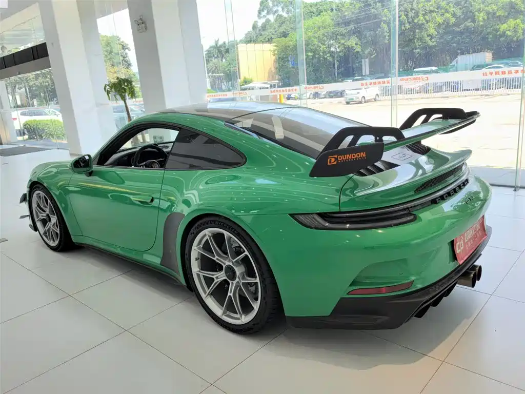 PORSCHE 911