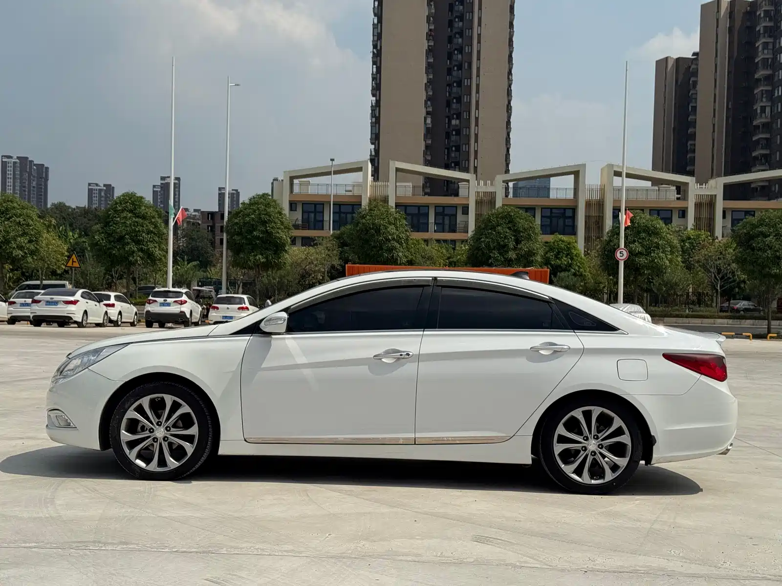 Photo 8 - Hyundai Sonata