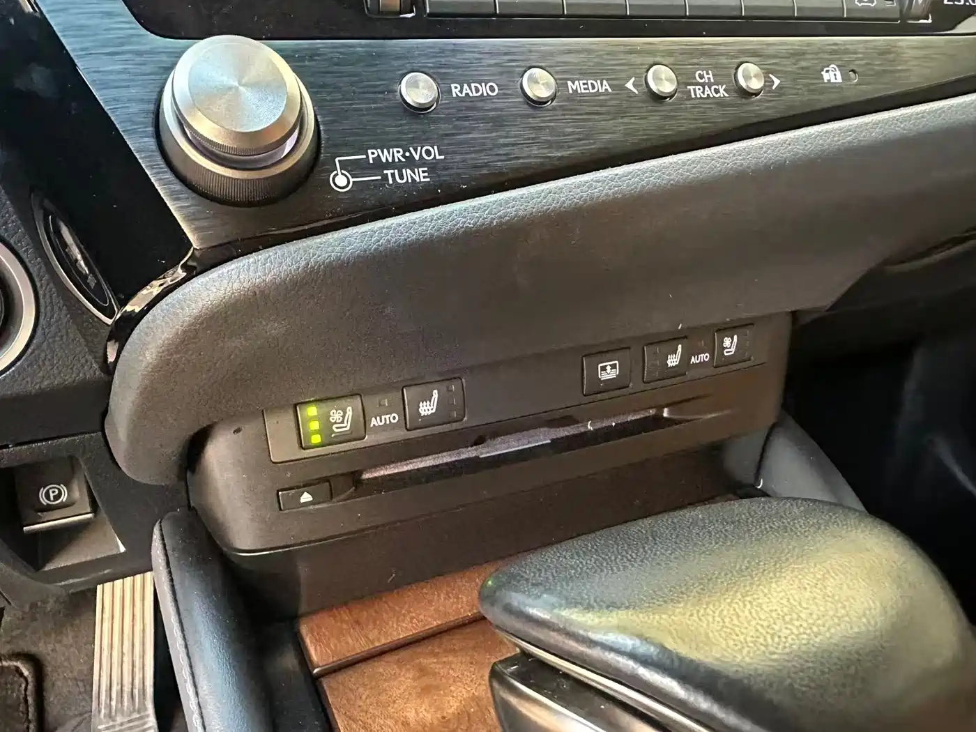 Lexus ES 2021 200 Luxury Edition фото 12
