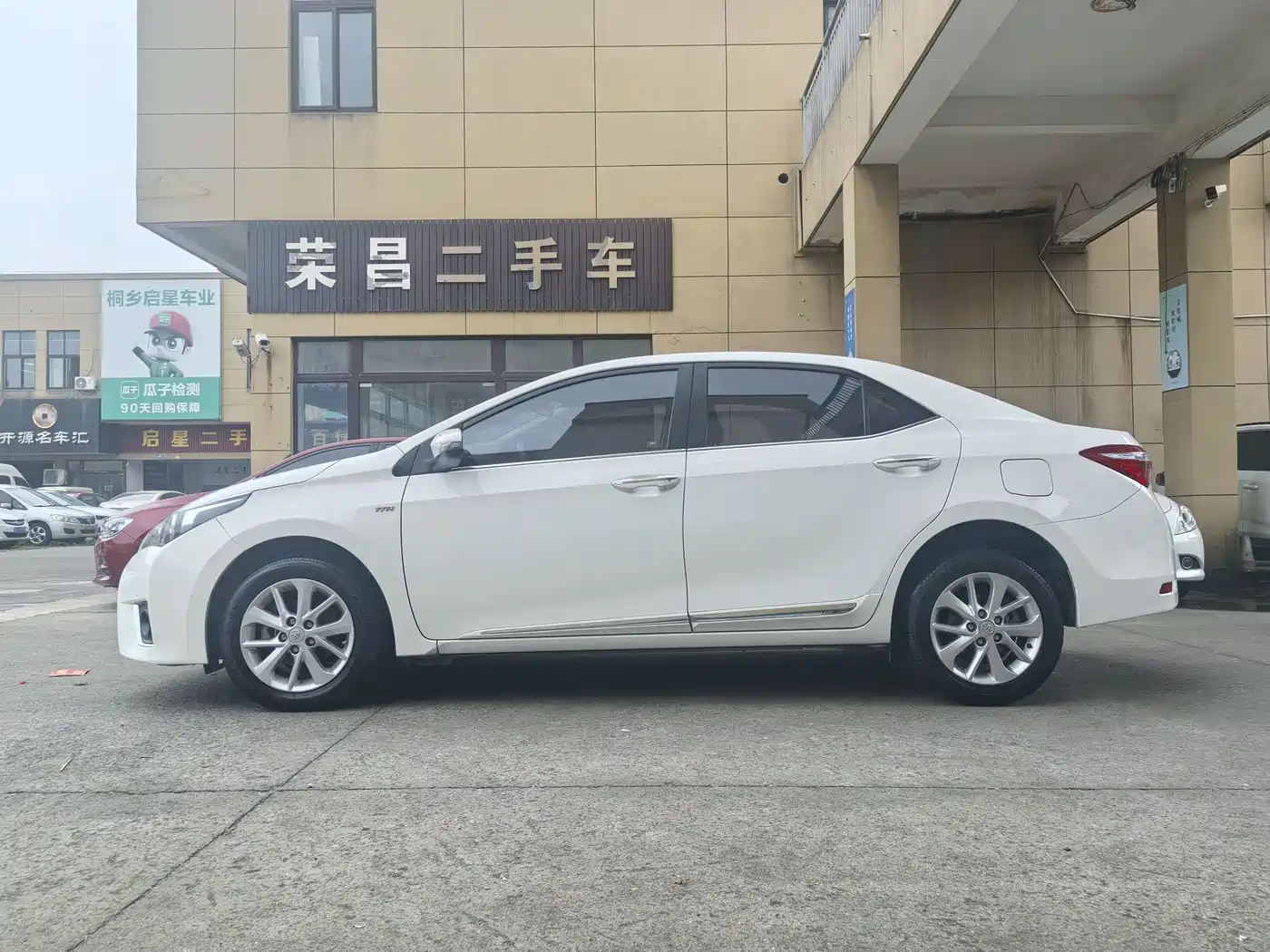 Toyota Corolla 2014 1.6L CVT GL-i Leather Edition фото 4