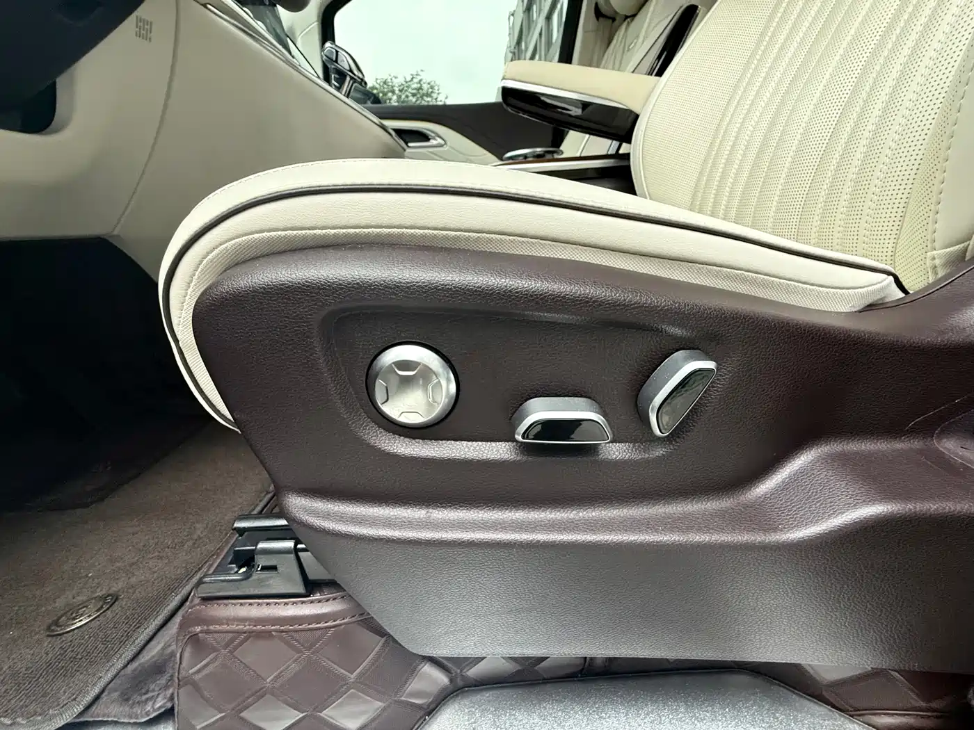 Hongqi HQ9 2023 2.0T Smart Connect Flagship фото 30