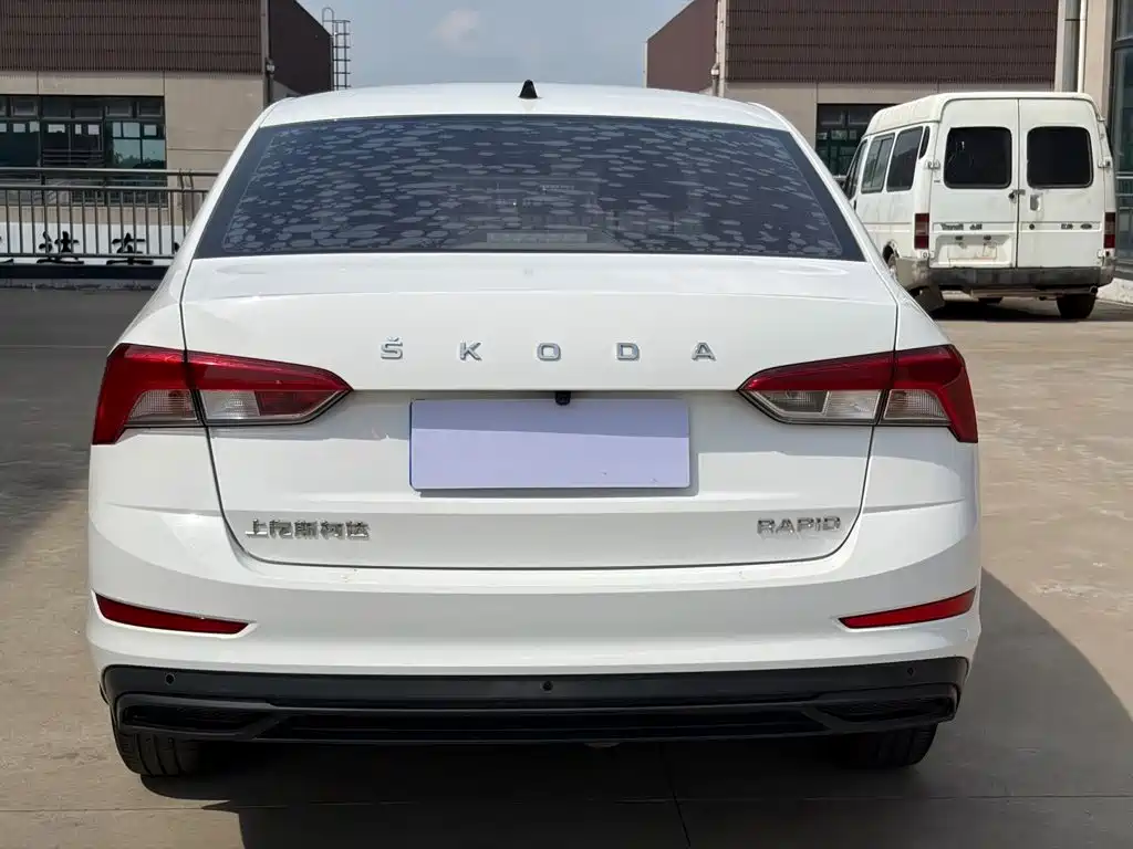 Photo 10 - Škoda Rapid