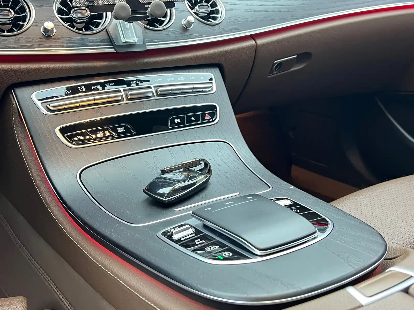 صورة 13 - Mercedes-Benz E-Class