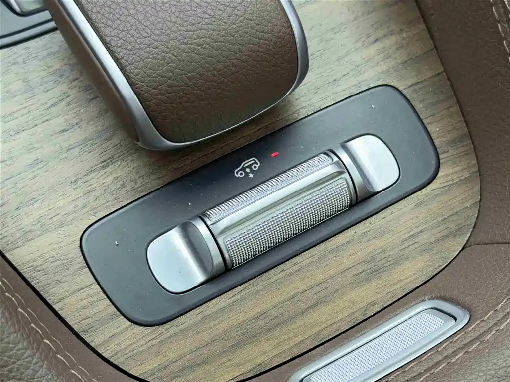 Mercedes-Benz GLE 2024 GLE 450 4MATIC Fashion фото 16