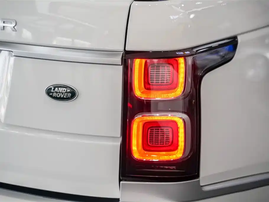 Land Rover Range Rover 2022 3.0 L6 360PS Heritage Edition фото 21