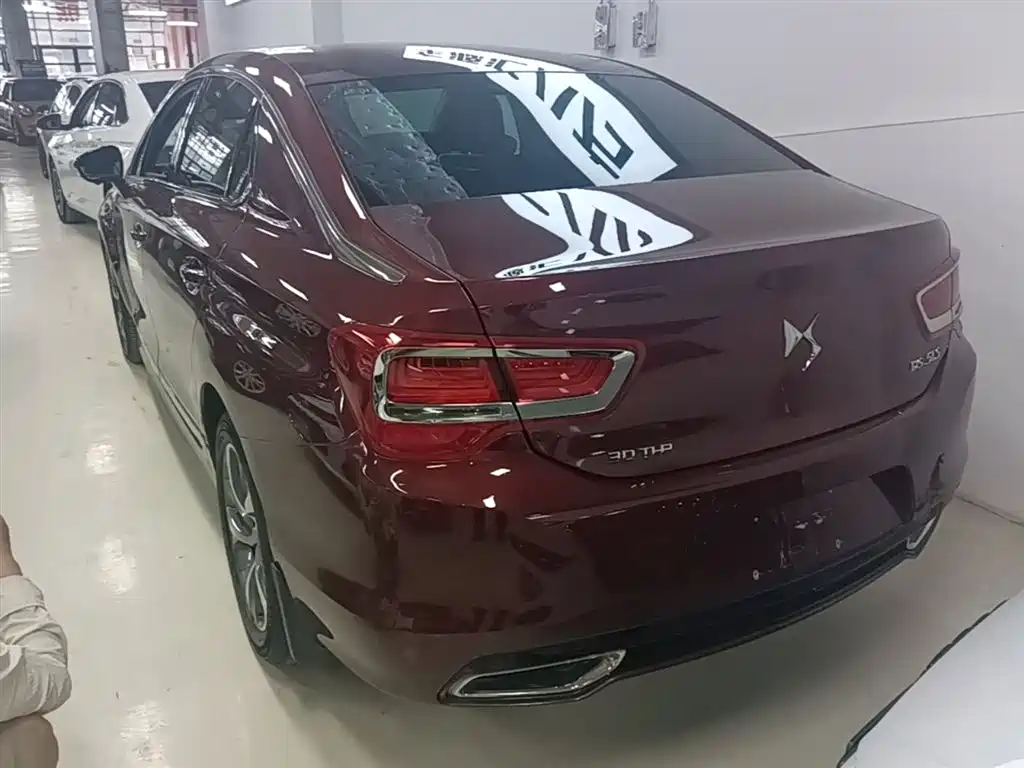 DS 5LS 2018 2018 30THP Premium Edition