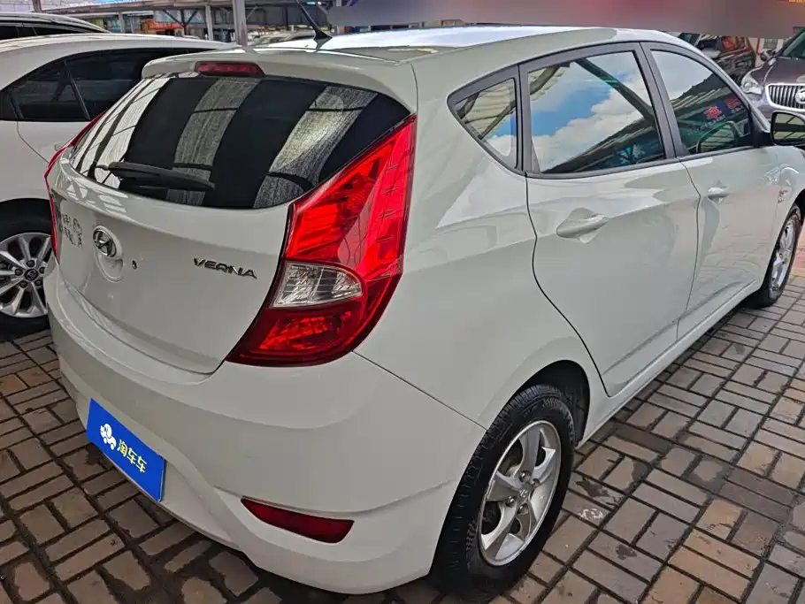 Hyundai Reina 2017 2016 1.4L Automatic GLX Leading