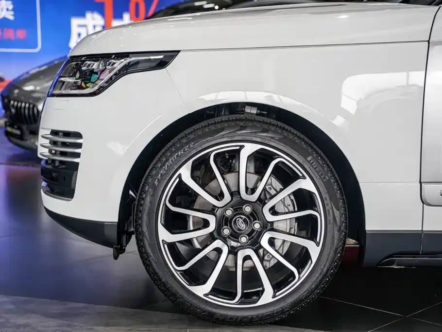 Land Rover Range Rover 2022 3.0 L6 360PS Heritage Edition фото 6