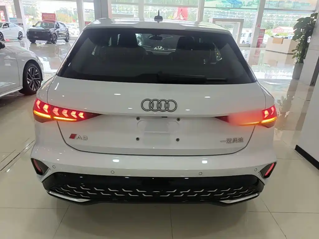 Audi A3 2026 2025 Sportback 35TFSI Flying Premium