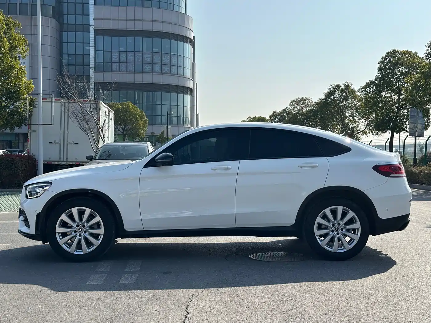 Mercedes-Benz GLC Coupe 2021 GLC 260 4MATIC Coupe SUV фото 4