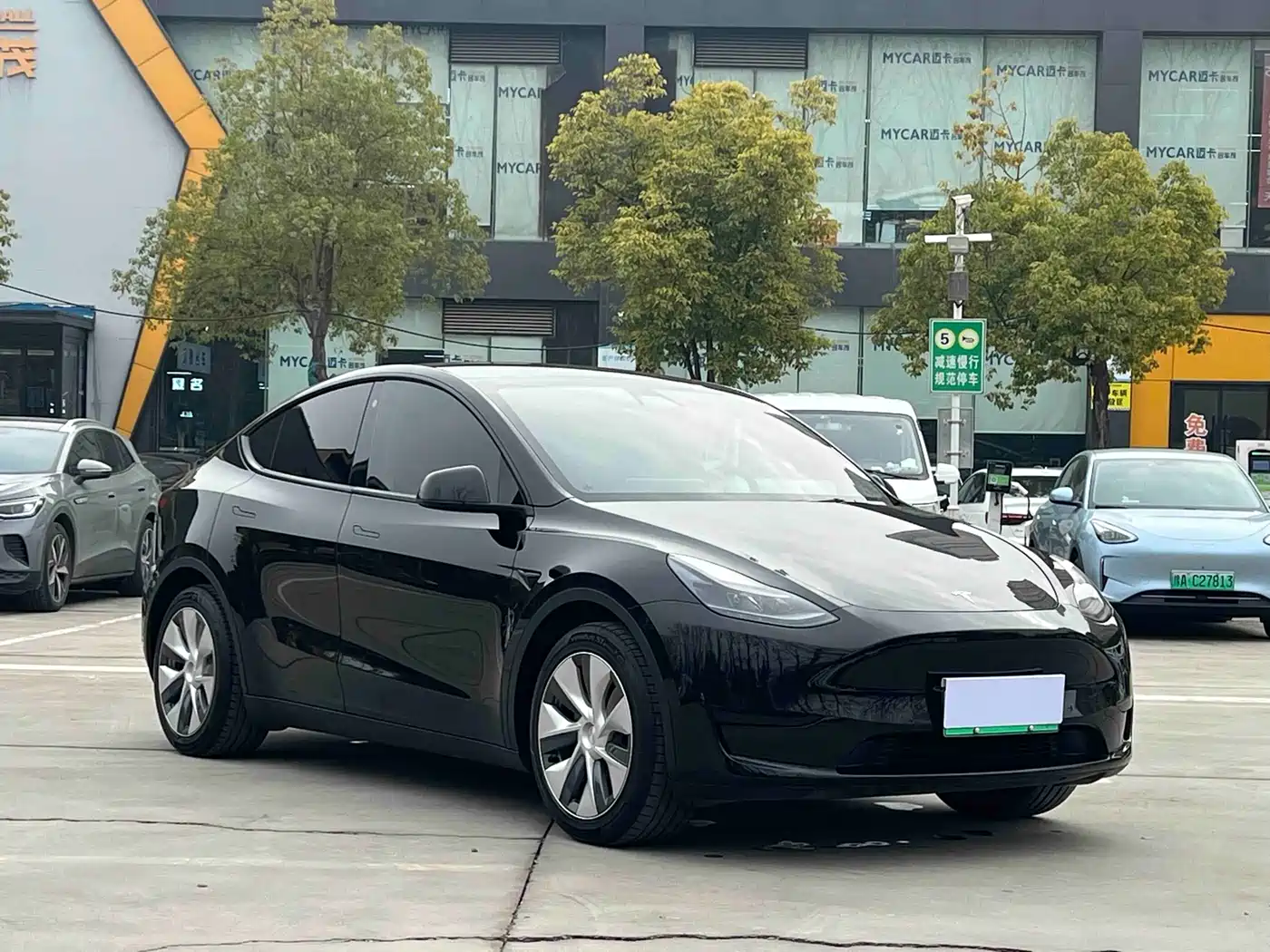 TESLA MODEL Y