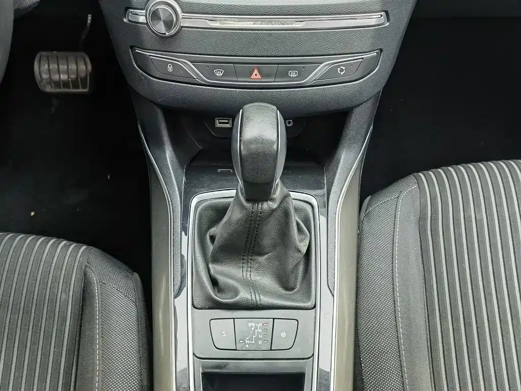 Peugeot 408 2014 1.8L Automatic Luxury Edition фото 13