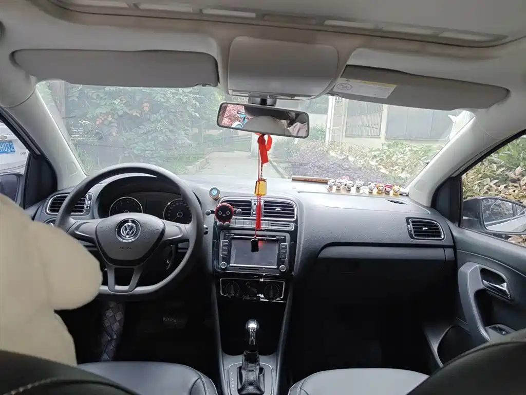 Volkswagen Polo 2014 1.6L Automatic 30th Anniversary Edition фото 9