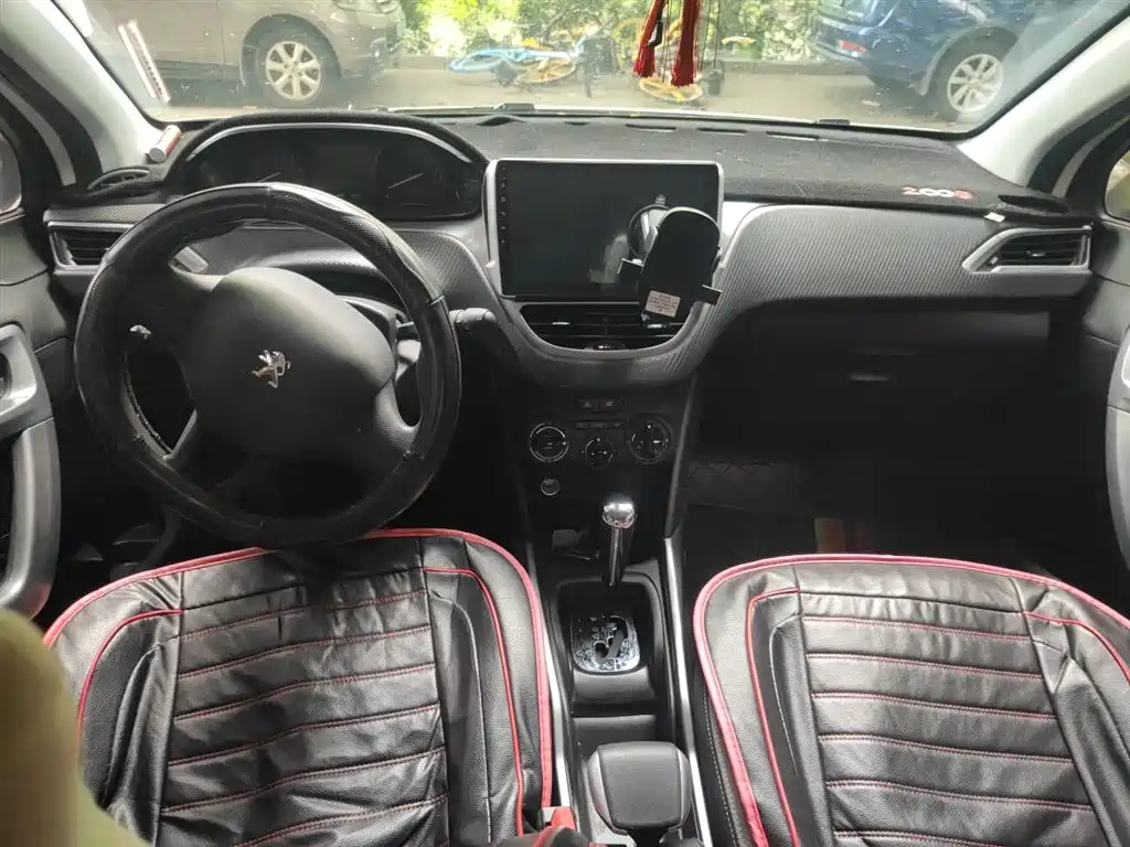 Peugeot 2008 2018 1.6L Automatic Trend Edition фото 13