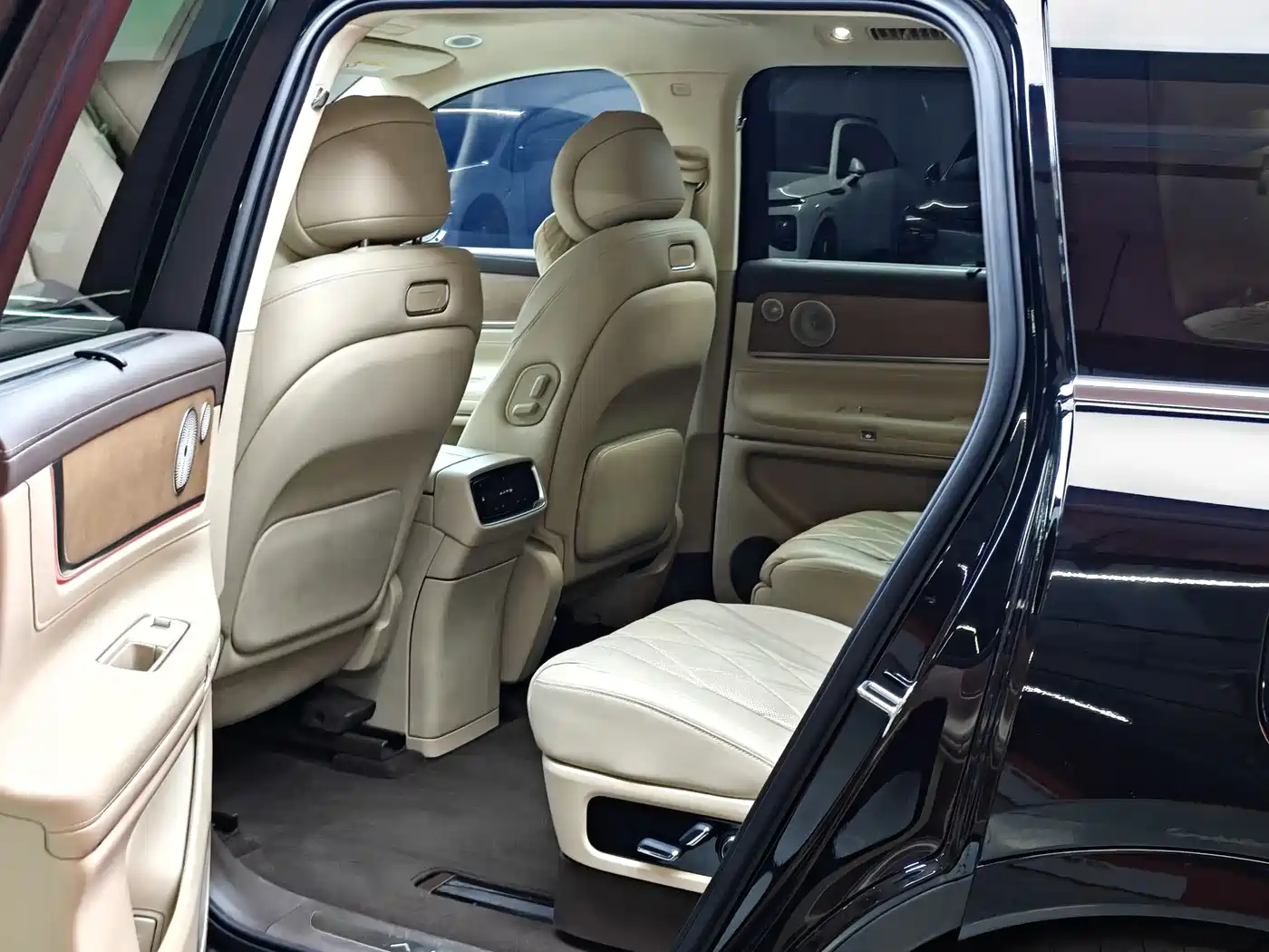 AITO Wenjie AITO M9 2024 Extended Range Ultra 42kWh 6-Seater фото 8