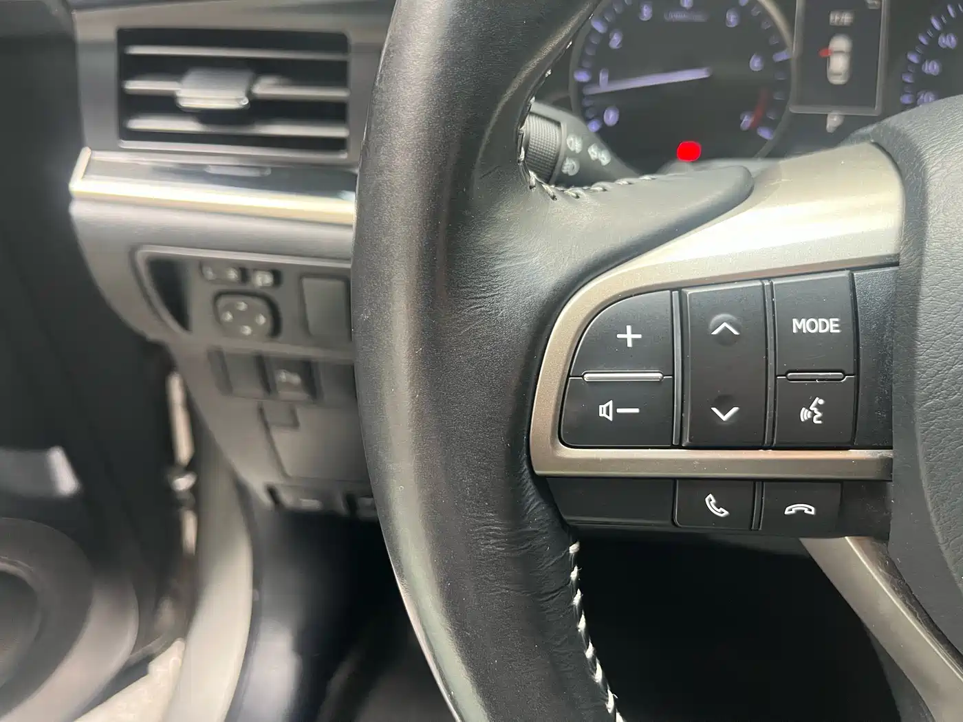 Lexus ES 2015 200 Elite Edition фото 35