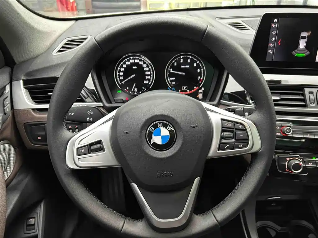 BMW X1 2022 sDrive20Li Fashion фото 3