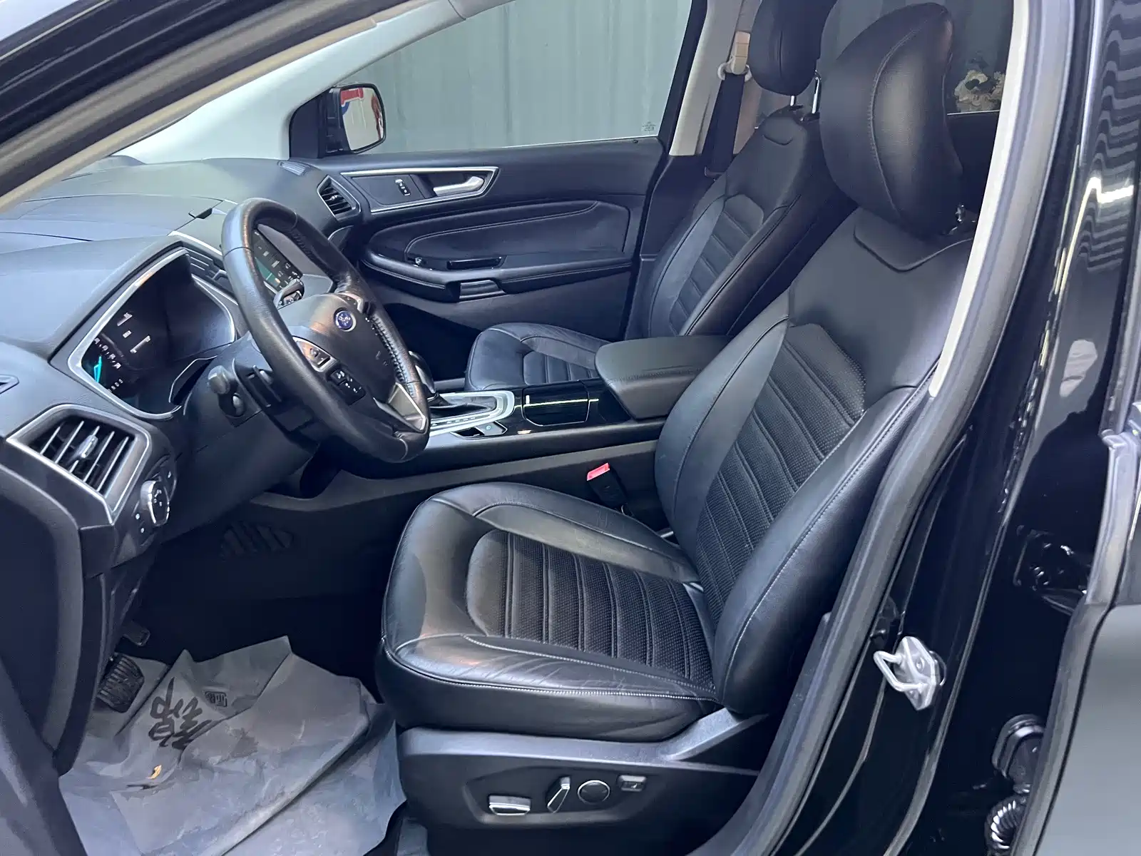 Фото 11 - Ford Edge
