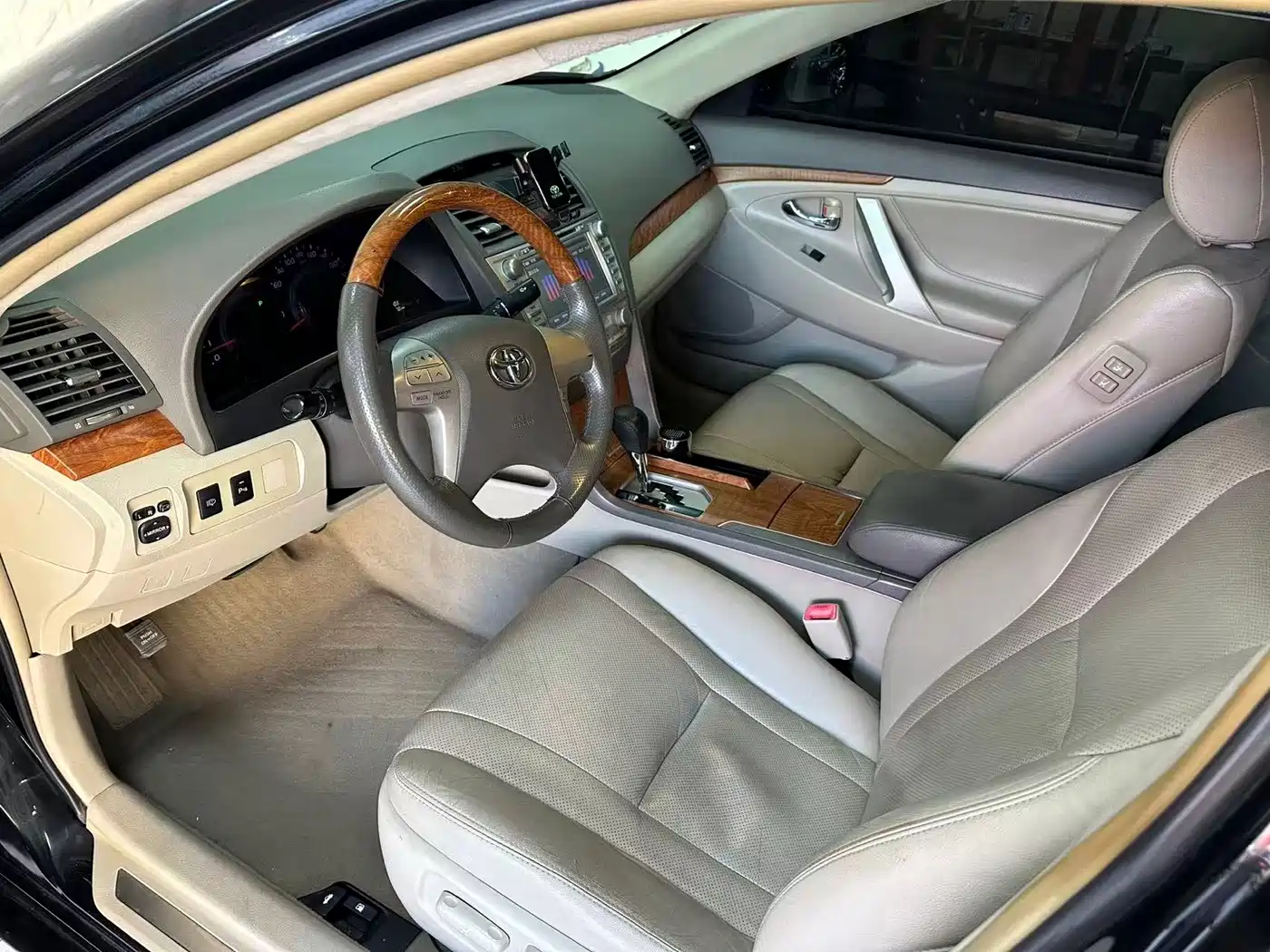 Фото 4 - Toyota Camry