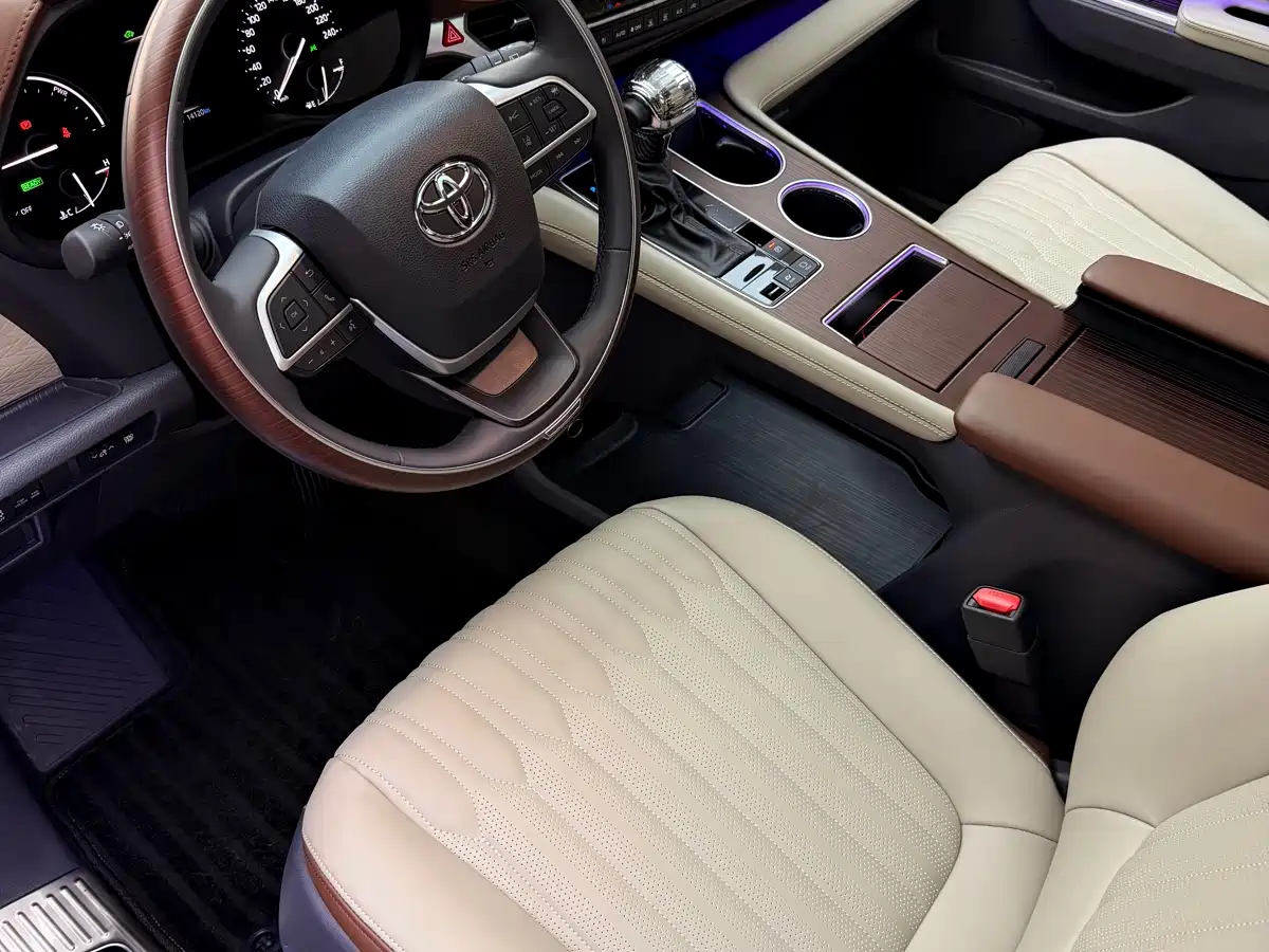 Toyota Granvia 2024 2.5L Hybrid Comfort фото 5