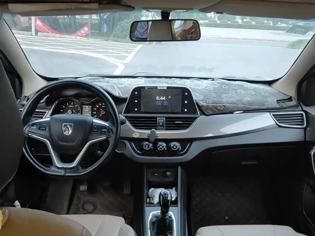 Baojun 310W 2017 2017 1.5L Manual Fashion China VI