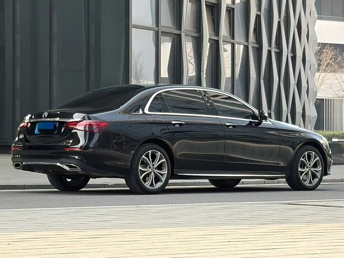 Mercedes-Benz E-Class 2023 E 300 L Sport Fashion фото 6