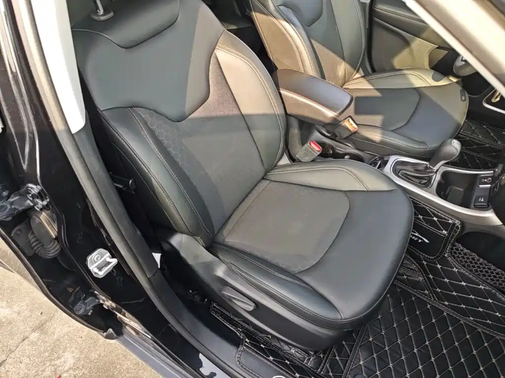 Фото 25 - Jeep Compass