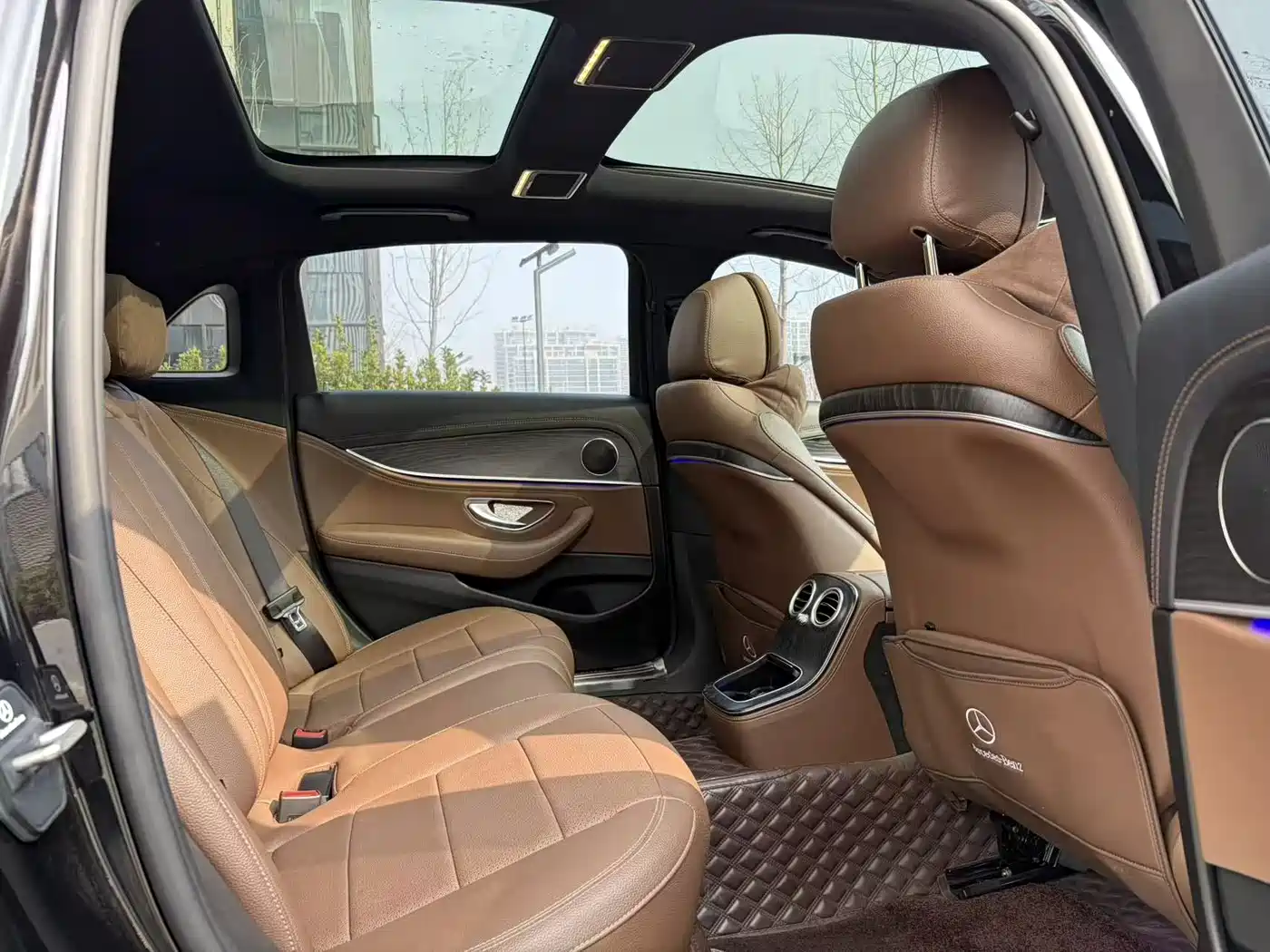 Mercedes-Benz E-Class 2023 E 300 L Sport Fashion фото 22