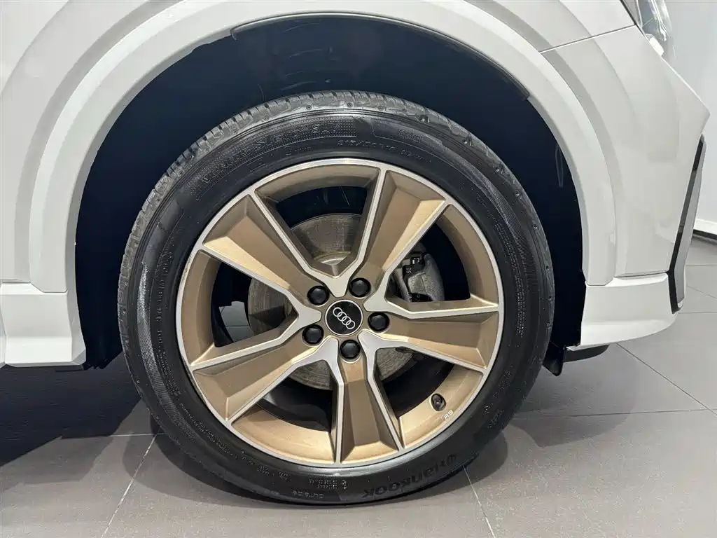 Фото 17 - Audi Q2L