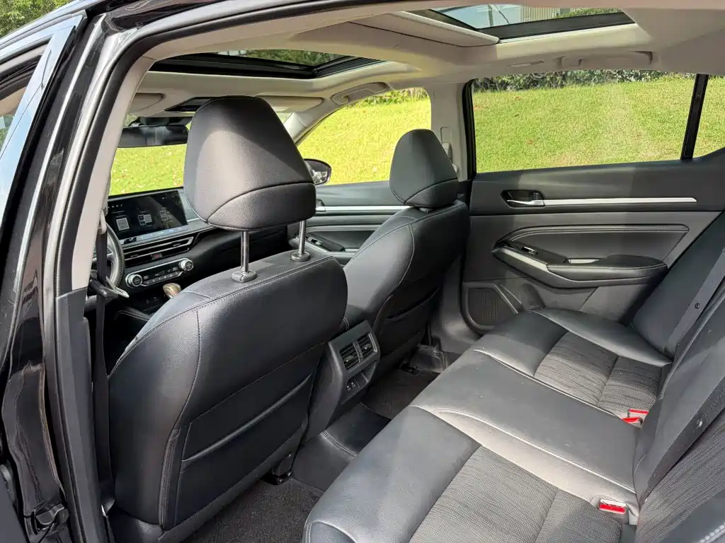 Photo 11 - Nissan Teana
