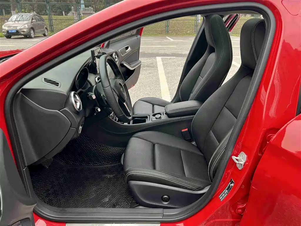 Mercedes-Benz GLA 2016 GLA 200 Dynamic фото 13