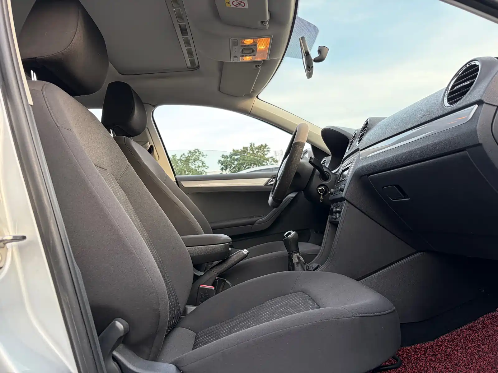 Photo 13 - Volkswagen Jetta