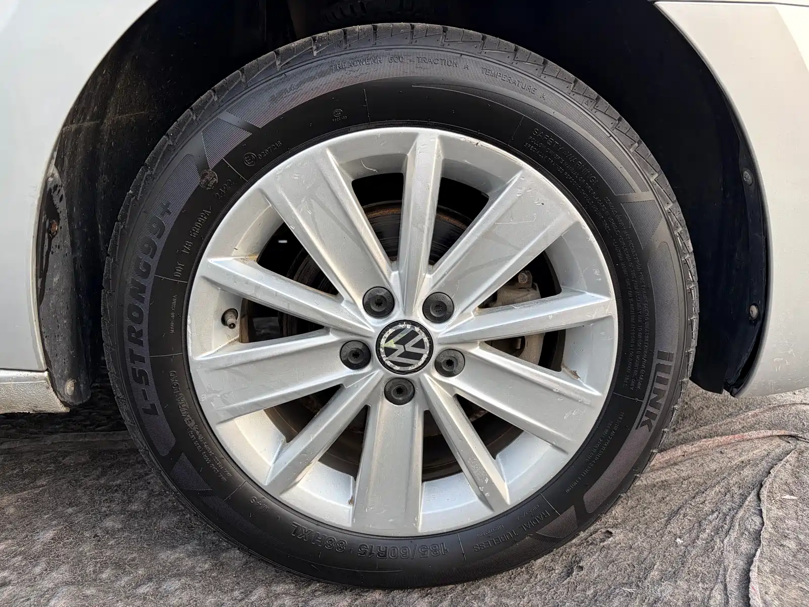 Photo 15 - Volkswagen Jetta